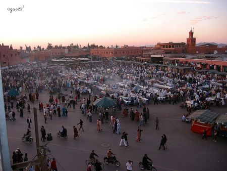  Plaza de Yamaa el Fna - MARRAKECH - MARROC