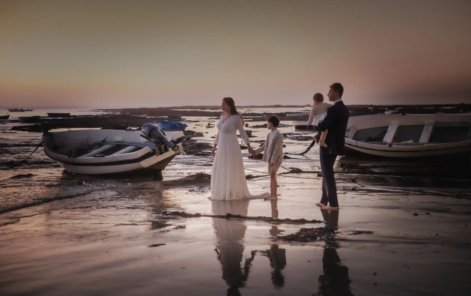 Postboda en La Caleta, Cádiz: Una Playa Mágica para Fotografías Inolvidables © Foto Alba 2022