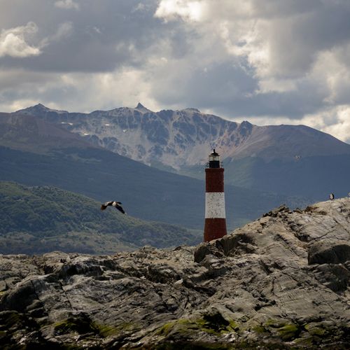 imagen del Faro del fin del mundo en la ciudad más austral del planeta, Ushuaia, Argentina