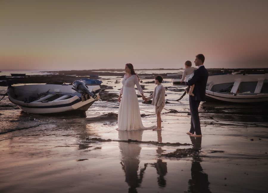 Postboda en La Caleta, Cádiz: Una Playa Mágica para Fotografías Inolvidables