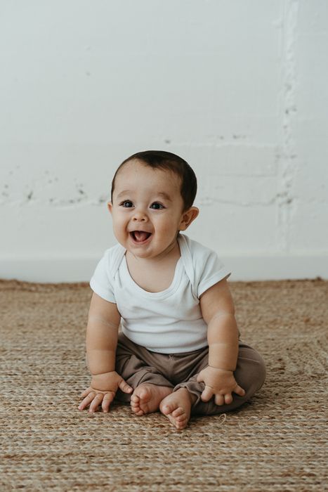 Fotografía de bebés gateantes en Barcelona -Mireia Navarro 