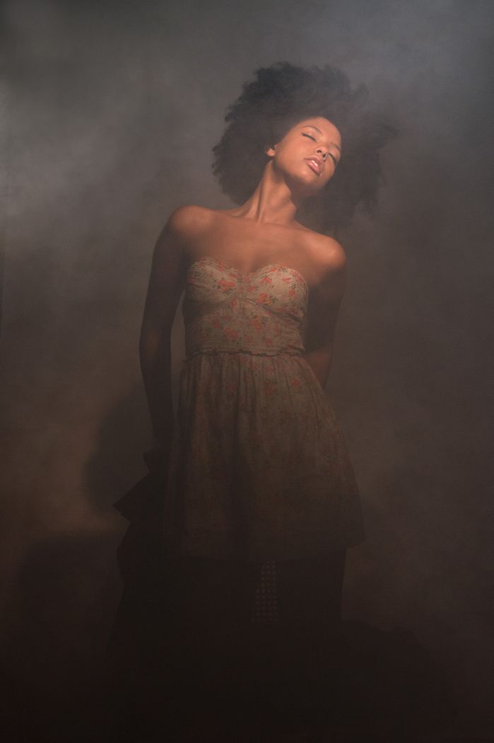 Fotógrafo moda y retrato Madrid sensual humo clave baja