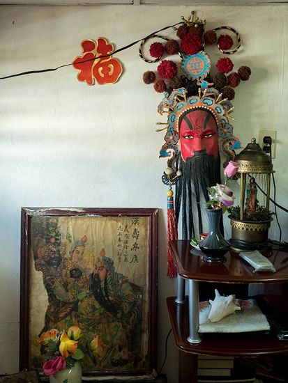altar in honor to san fancon an old chinese hero