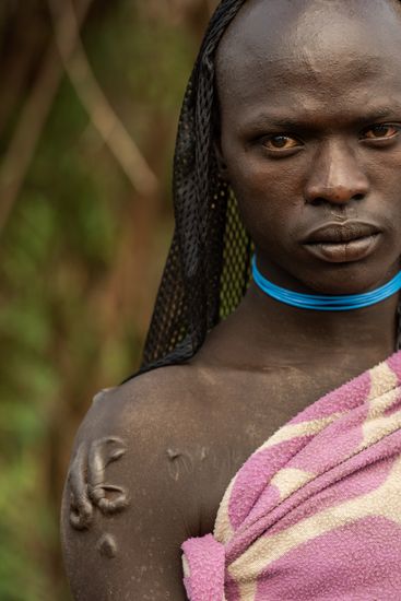 Guerrero de la tribu Mursi. Valle del Omo. Etiopia. Escarificaciones 